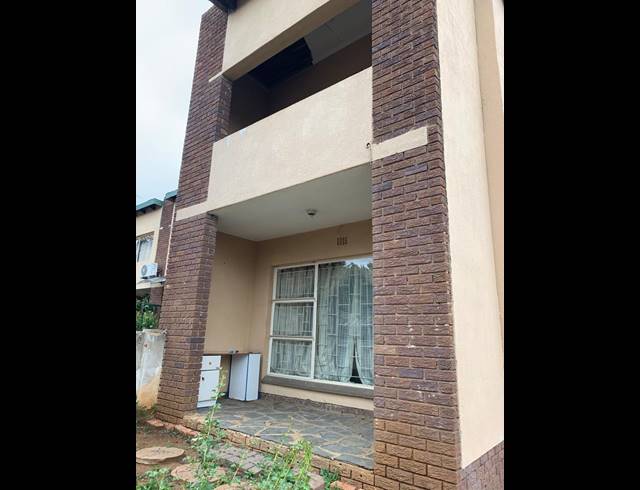 2 BEDROOM TOWNHOUSE FOR SALE IN WINDSOR EAST